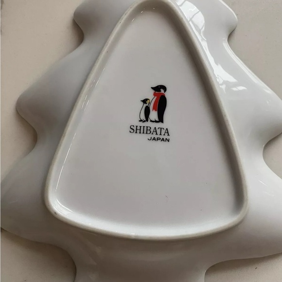 SHIBATA JAPAN Christmas Dish 8” Santa Penguin 🐧 with baby on lap - Picture 6 of 6